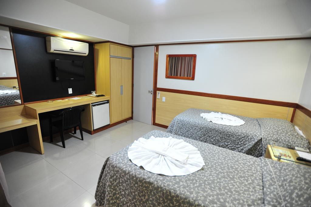 Hotel Premium Plaza Muriaé Esterno foto